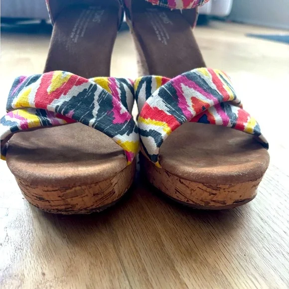 TOMS | Sienna Cork Wedge Sandals in Ikat Print - Picture 10 of 10
